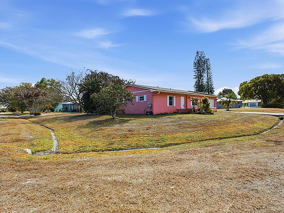 4th image of 572 SE Fallon Drive