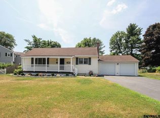 16 Cherry Ln, Glenville, NY 12302