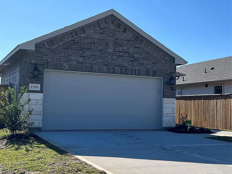 1709 Cayden Oak Ln — Photo 3