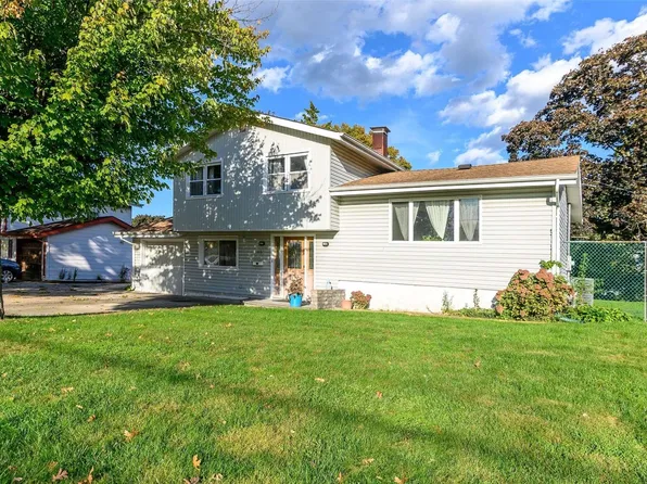 185 Broadway, Brentwood, NY 11717