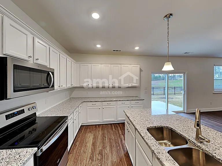 1357 Lomond Dr — Photo 5