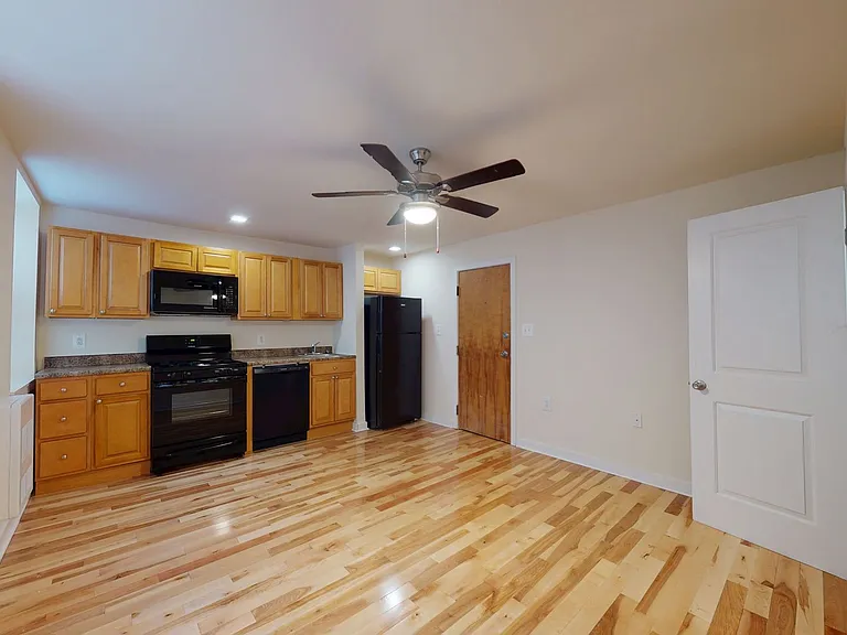Sherwood Court Apartments — Photo 9