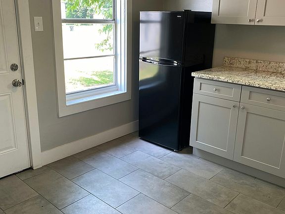 5th image of 2752 Foster St