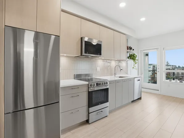 10777 138th St #604, Surrey, BC V3T 5E3