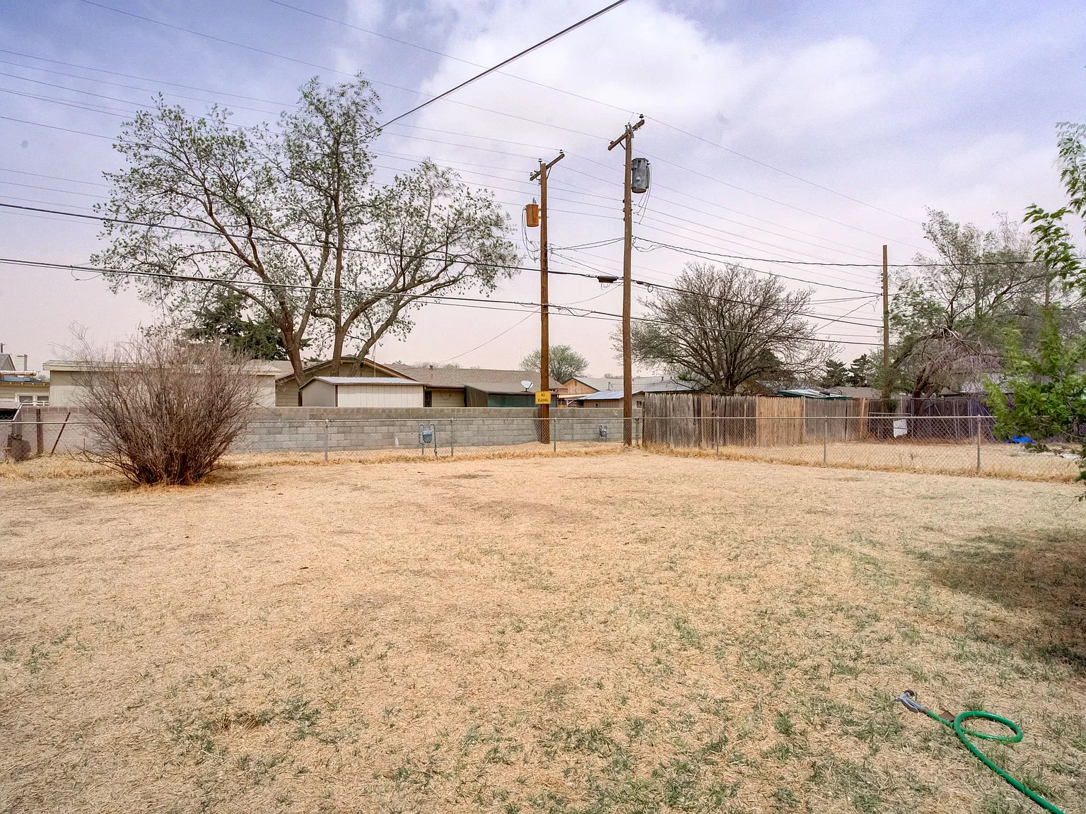 3 bed, 1.0 bath, 1100 sqft, $1,000 — Photo 3