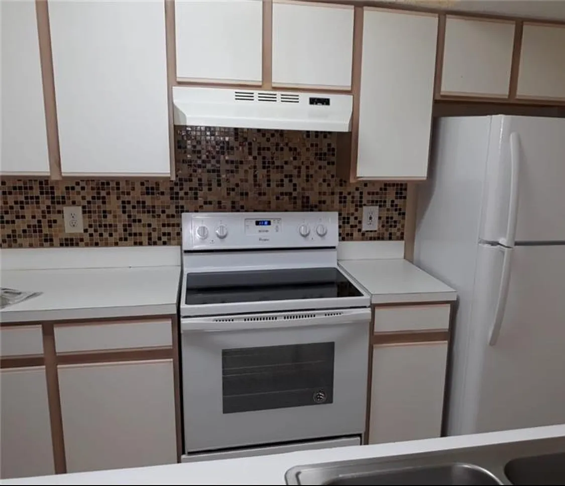 2 bed, 1026 sqft, $1,650 — Photo 3