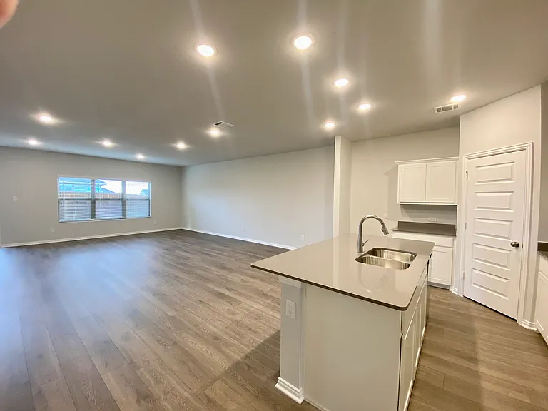 615 Metallic Tree Ln — Photo 9