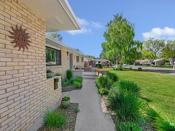 3rd image of 539 Rimview Dr
