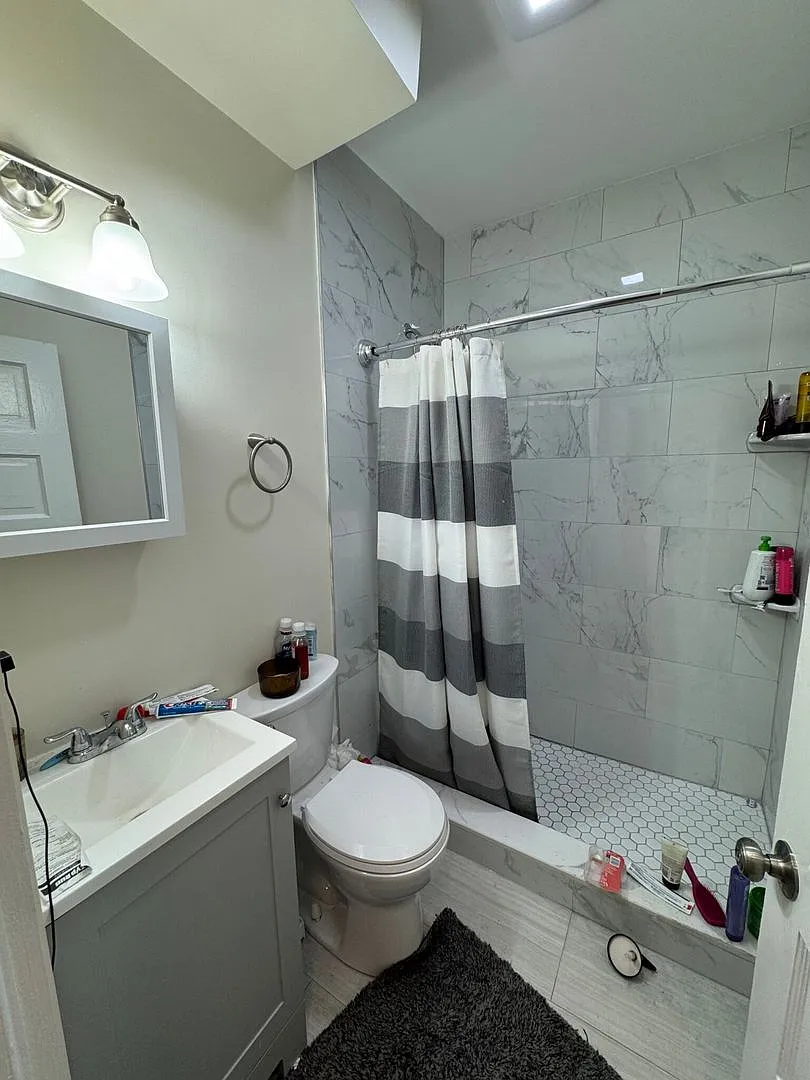 Townhouse perfect for "Socially Inclined" Students. Get $1,000 upon closing! TV's & mini-fridges ... — Photo 2