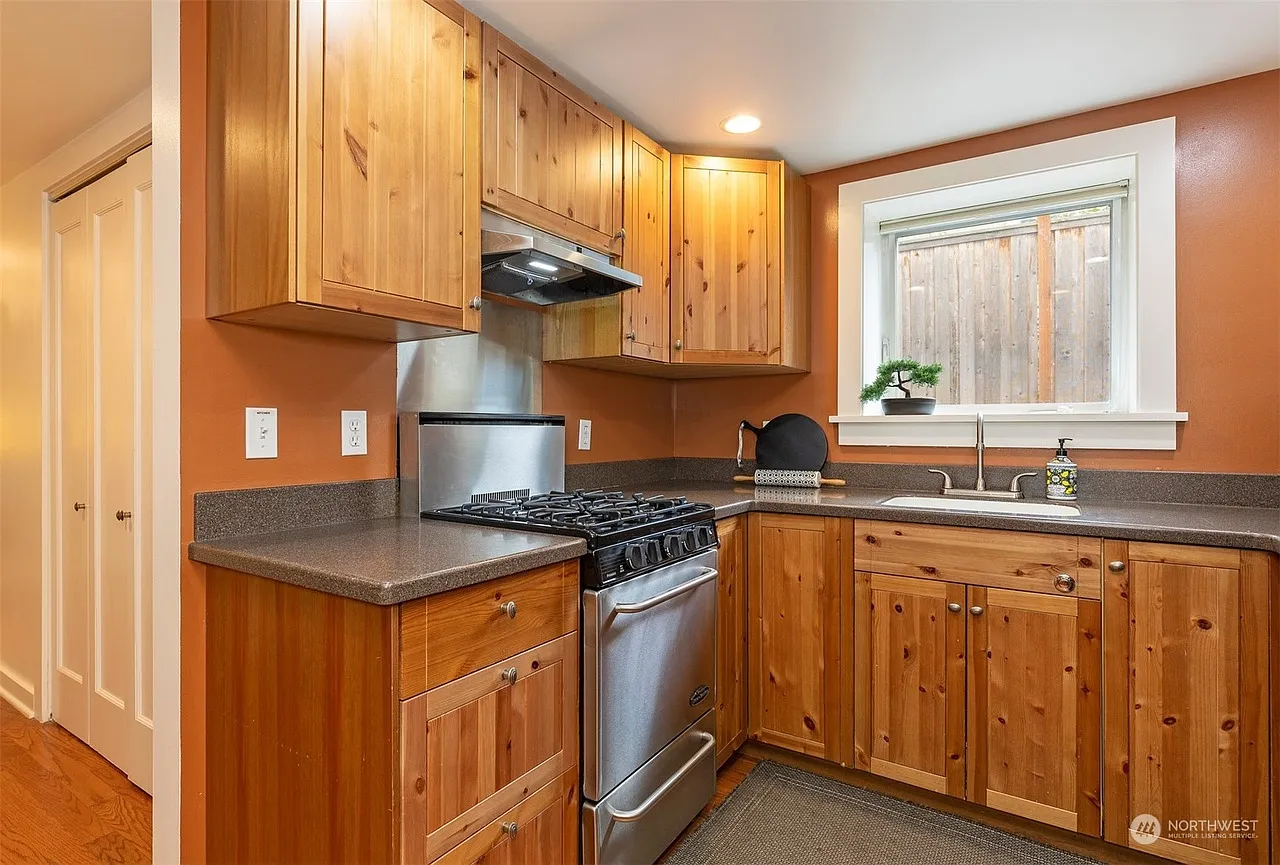 2 bed, 970 sqft, $2,995 — Photo 2