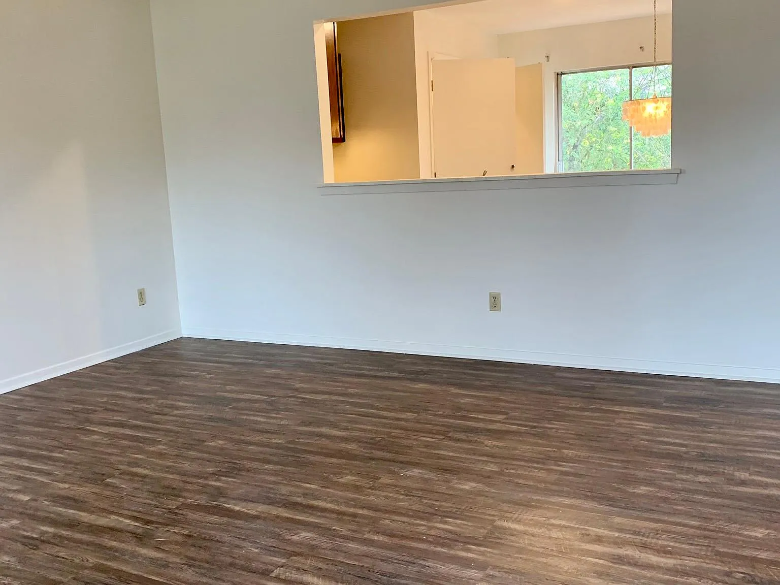 2 bed, 900 sqft, $875 — Photo 2