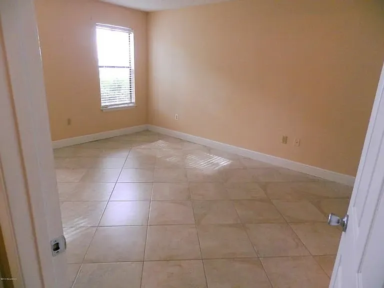 295 Nora Ave — Photo 3