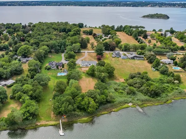 190 Nanaquaket Rd, Tiverton, RI 02878