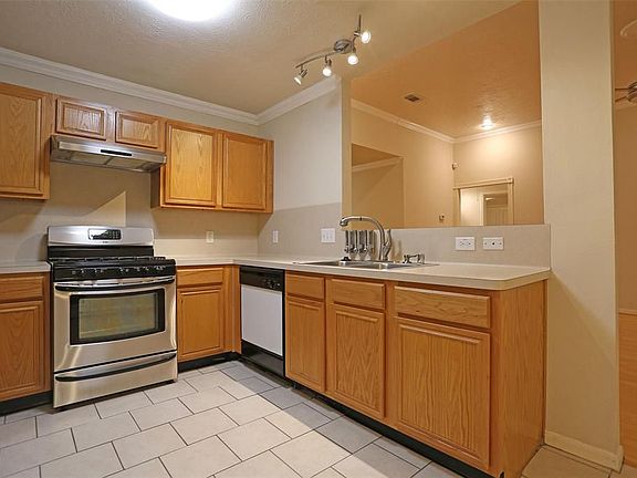 4th image of 16018 Clayton Green Dr