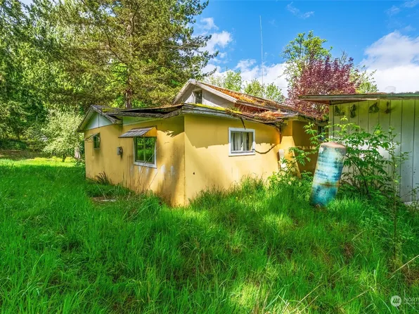 2424 Westside Highway, Castle Rock, WA 98611