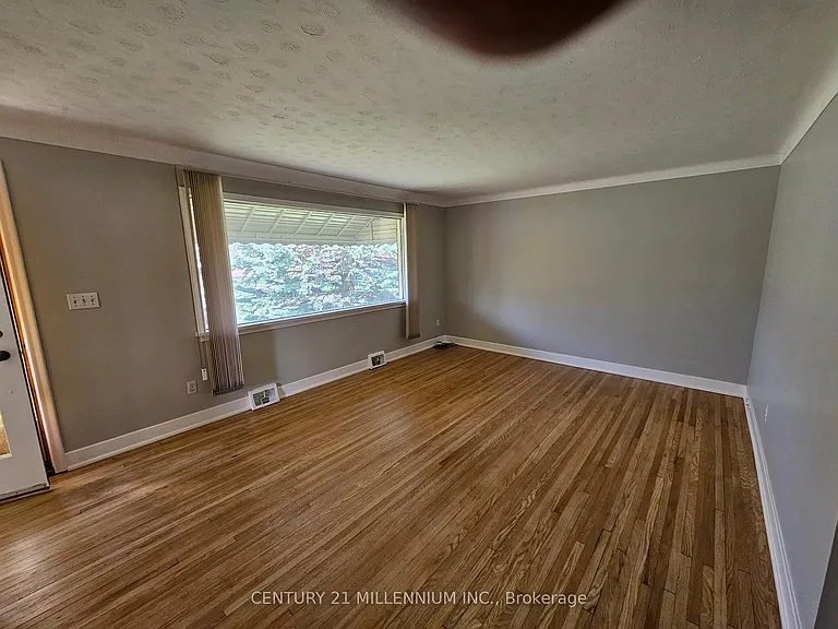32 Stewart Ave #UPPER — Photo 6