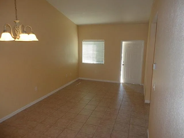 83 NE 13th Ave #15 — Photo 8