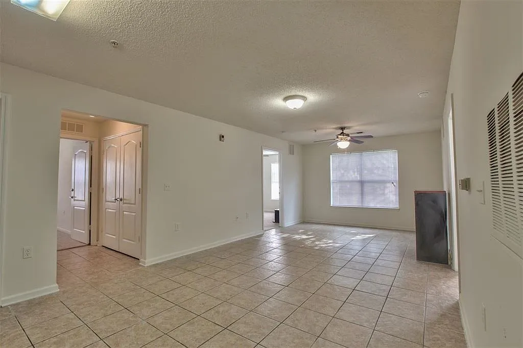 Building Photo - 3000 S Adams St #412