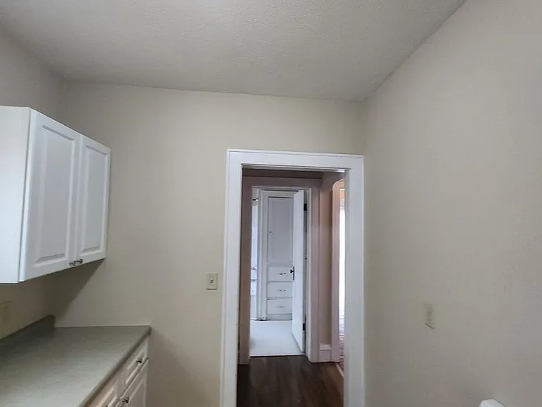 1306 N Main St — Photo 11