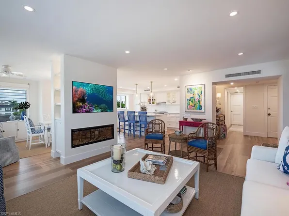 1900 Gulf Shore BLVD N #202, NAPLES, FL 34102