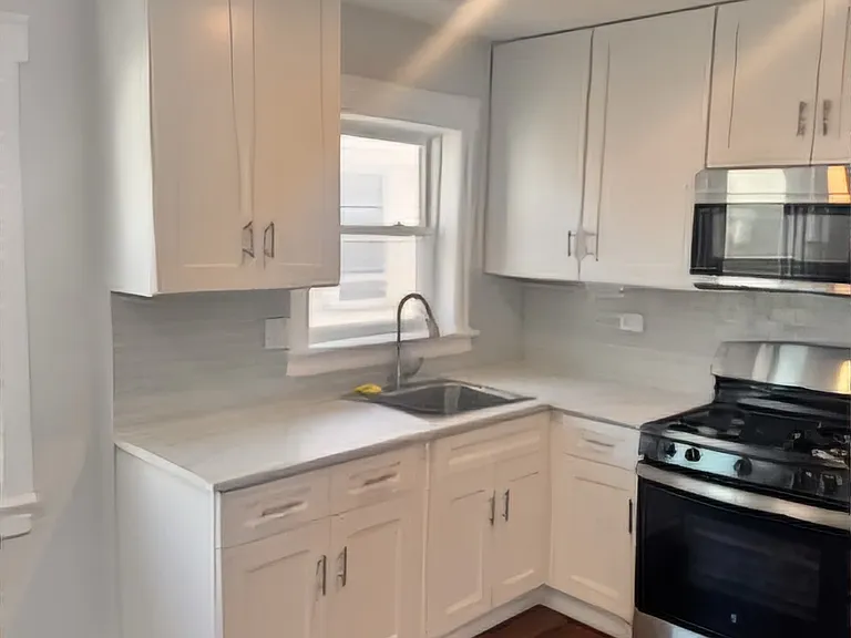 8228 Walsh Ln #3R — Photo 2