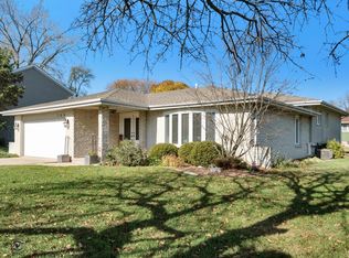 16W764 90th St, Willowbrook, IL 60527