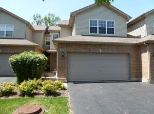 624 Daisy Ln, Roselle, IL
