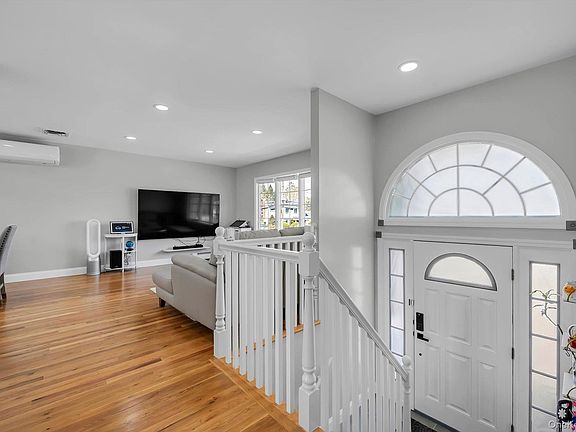 2nd image of 1 Sterling Court