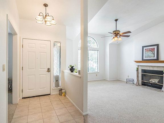 3rd image of 319 Larkspur Dr