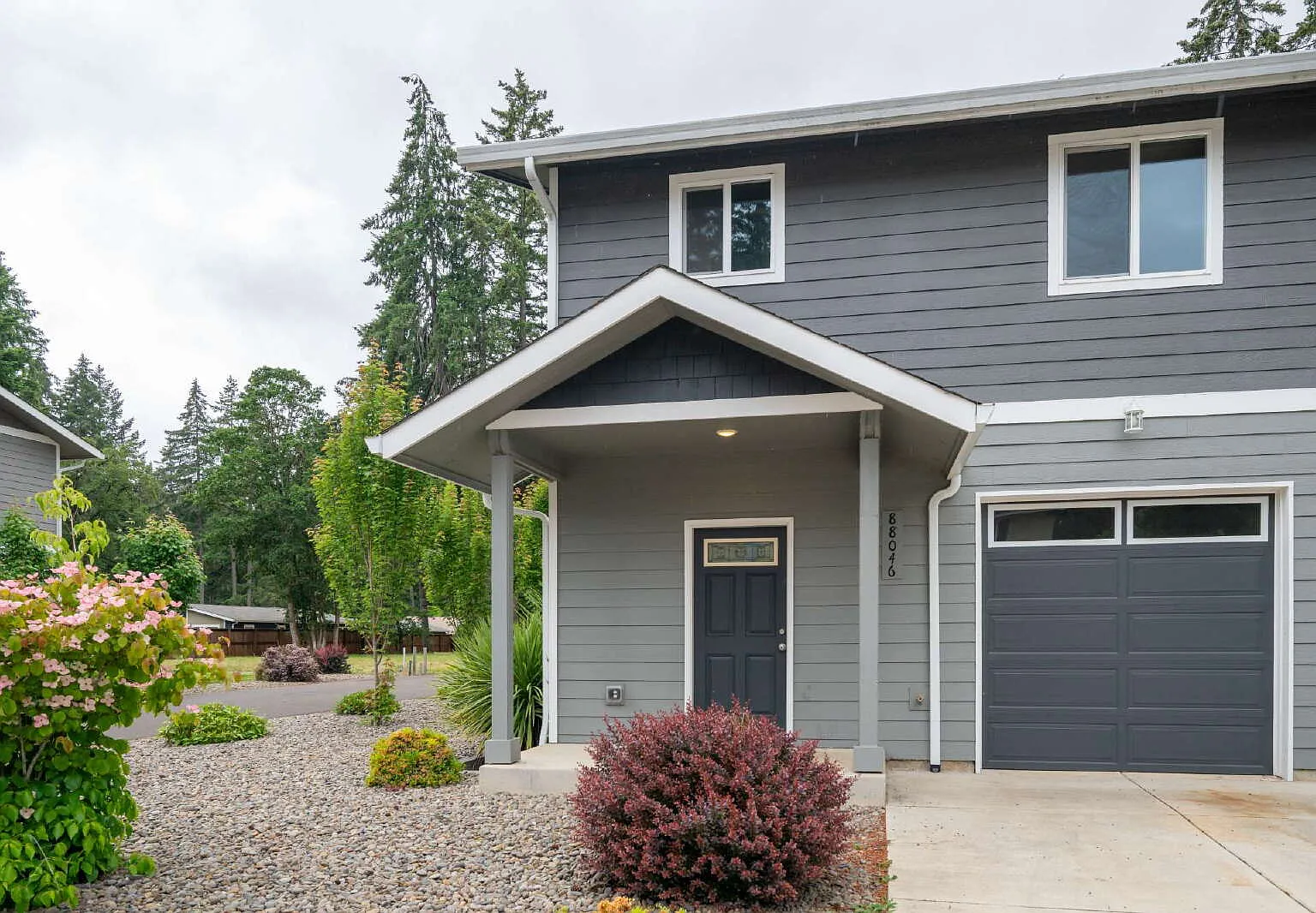 3 bed, 2.5 bath, $2,100 — Photo 2