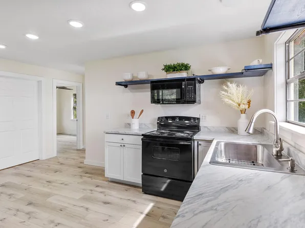161 White Oak Cir, Pointblank, TX 77364