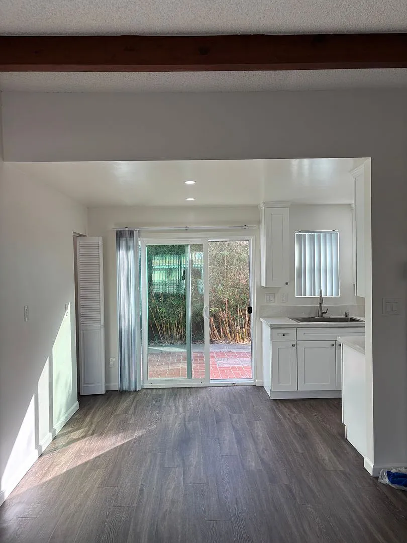 La Jolla Mesa Drive 1 Bed/1 Bath — Photo 3