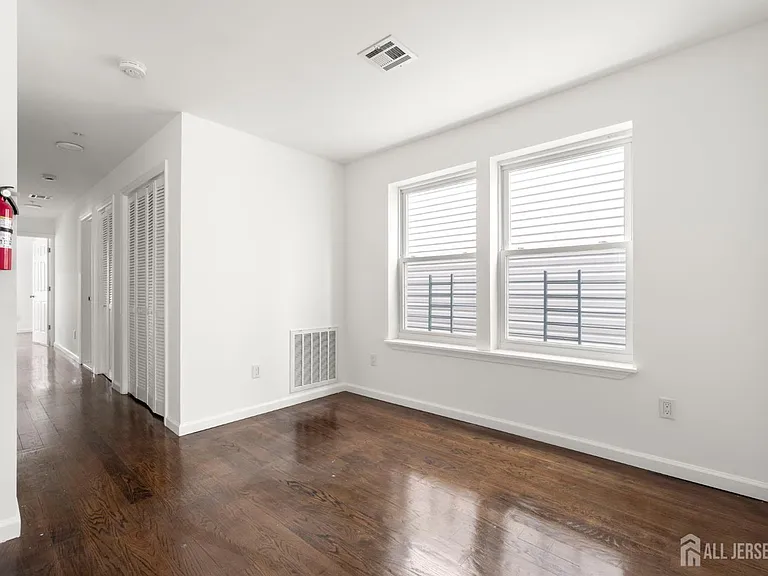 496 S 18th St #2 — Photo 8