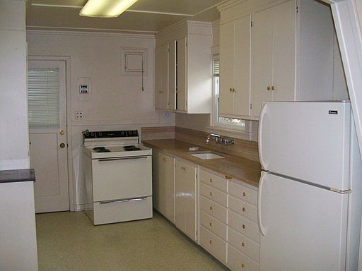 3rd image of 271 E Poplar St