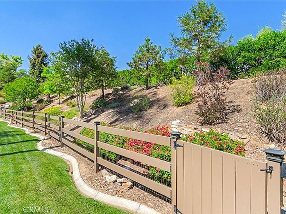 4th image of 13165 Maplewood Dr