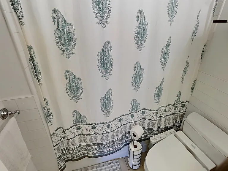 76 Quint Ave #7 — Photo 6