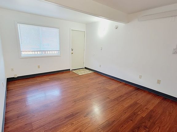 4th image of 711 W Willoughby Ave #24