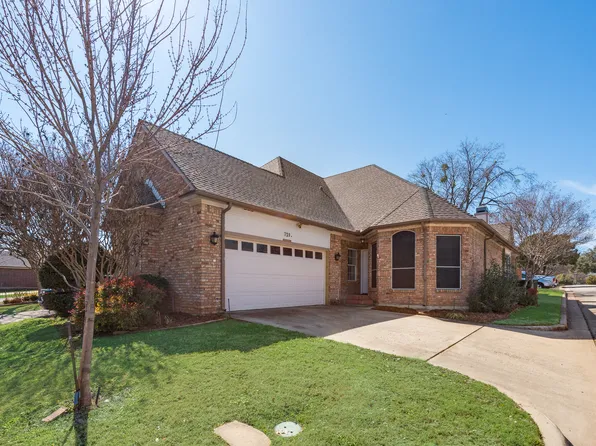 739 Harbour Town Dr, Lake Dallas, TX 75065