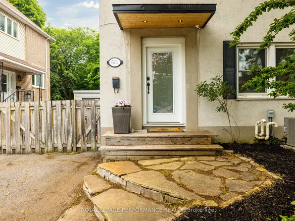 571 Churchill Ave N, Ottawa, ON K1Z 5E6