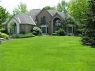 6895 Hunting Ln, Independence, OH 44131