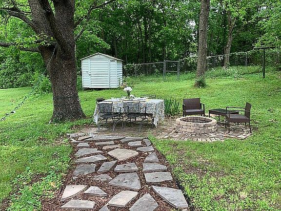 Backyard patio and fire pit 