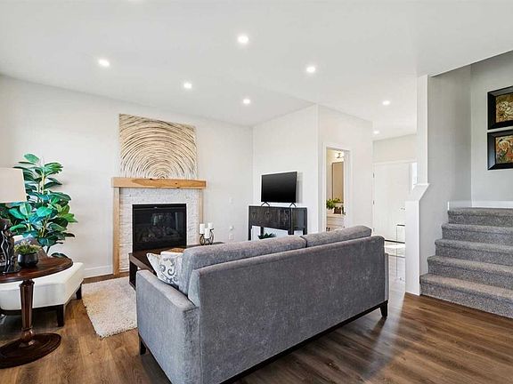 5th image of 714 S Fairways Dr