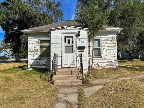 708 Simmons Ave SE, Huron, SD 57350