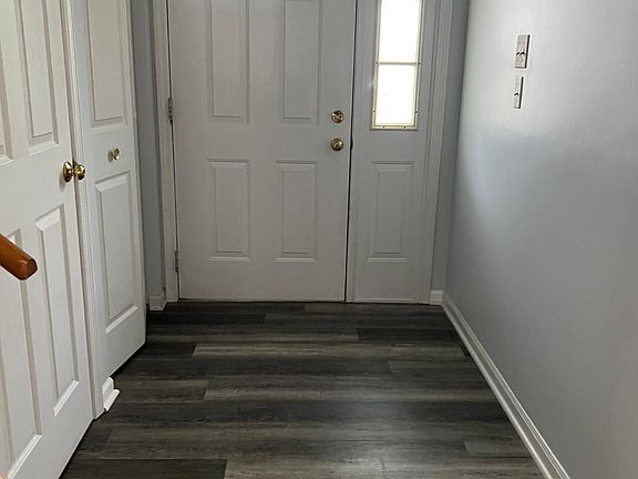 2nd image of 320 Cromwell Ct