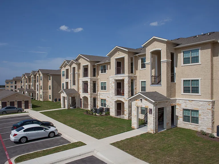 Silverado Apartments — Photo 23