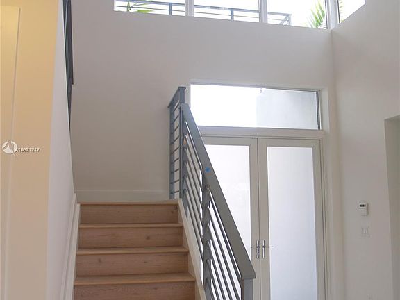 5th image of 10097 NW 77th St
