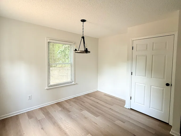 703 Saint Catherines Dr — Photo 3
