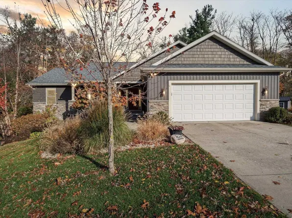 313 Tiger Ct, New Carlisle, IN 46552