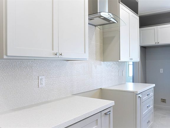 4th image of 4408 Aurora St