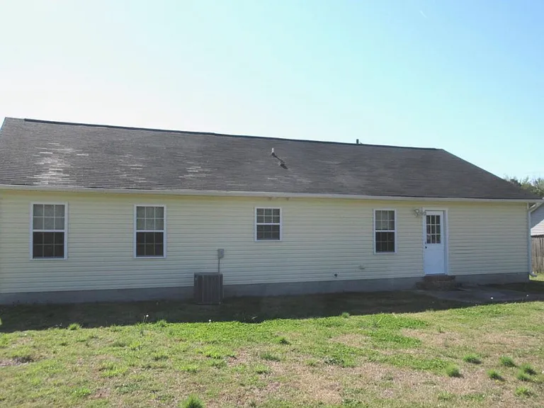 111 Woodbury Farm Dr — Photo 2